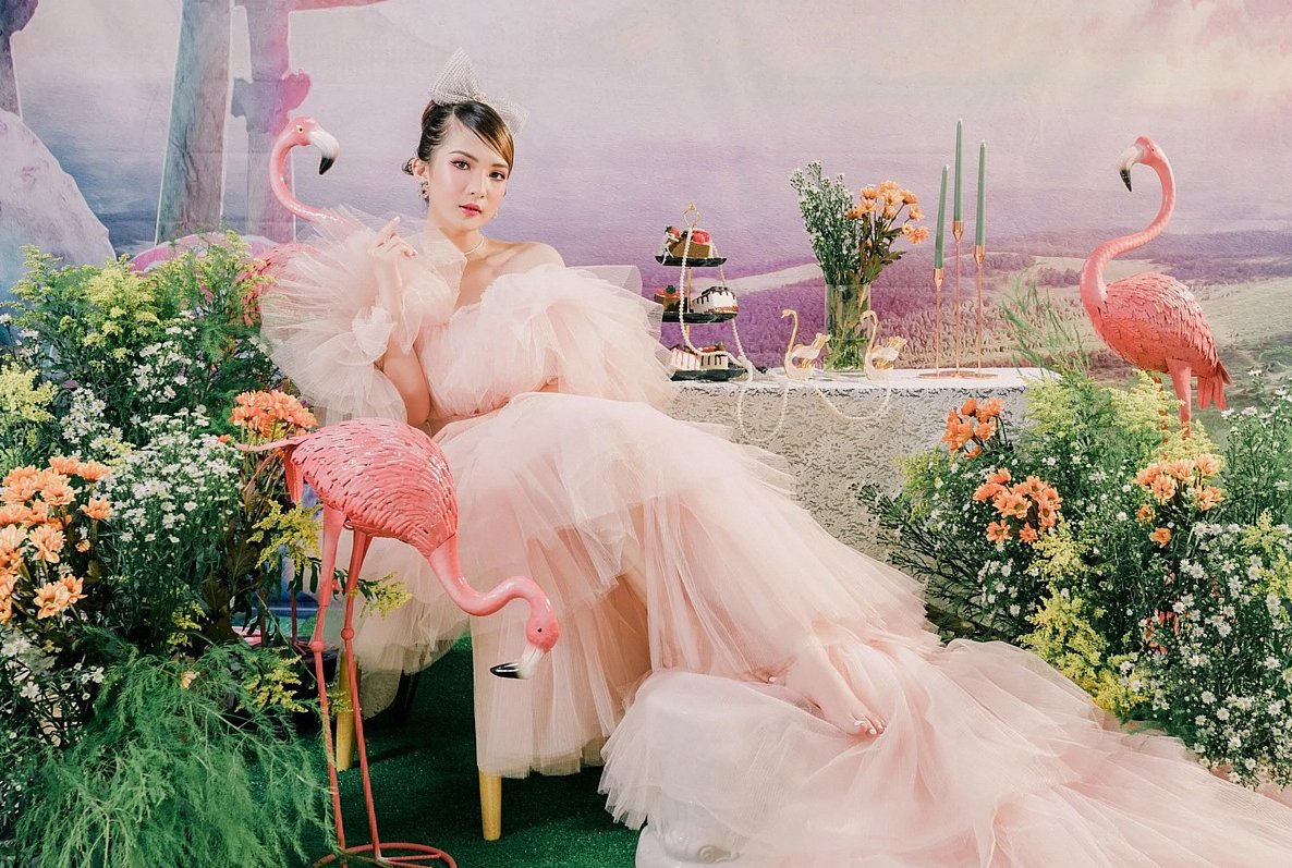fashion, beauty, beautiful flowers, woman, princess, makeup, flower background, hairstyle, beautiful, girl, model, style